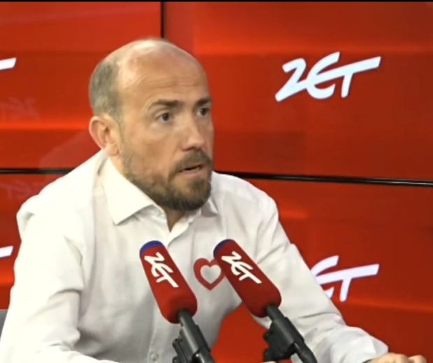 Poproszono Budkę o zacytowanie zwrotki hymnu. Kompromitacja posła PO [WIDEO]