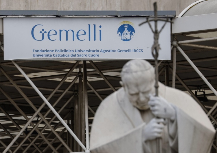 Klinika Gemelli, w której przebywa obecnie papież Franciszek Lekarze papieża informują o stanie jego zdrowia i podają dokładną diagnozę