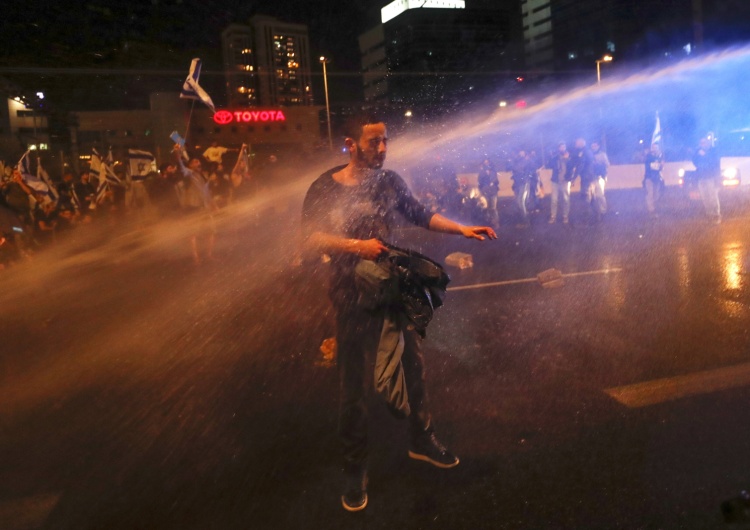 Protesty w Tel Avivie Setki tysięcy demonstrantów w Izraelu. Policja użyła armatek wodnych
